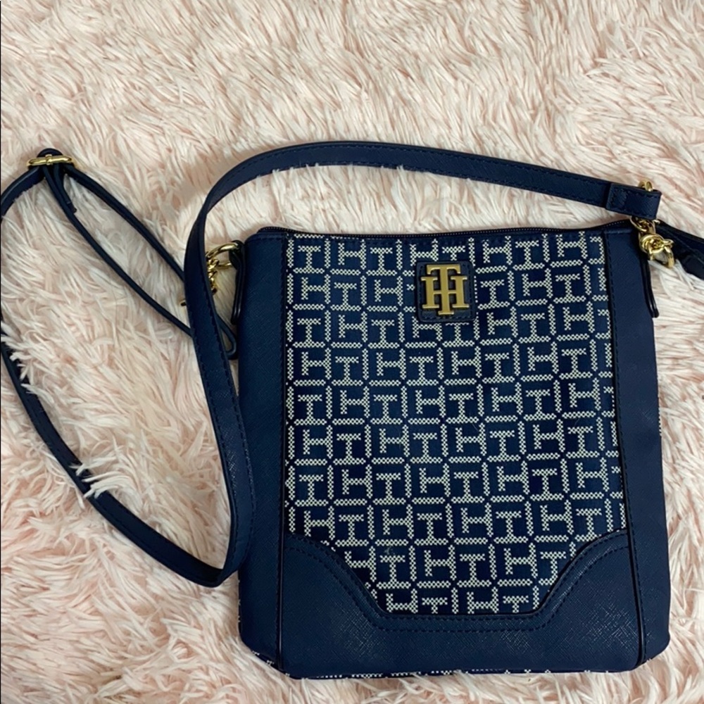 ✨Tommy Hilfiger Crossbody Bag✨